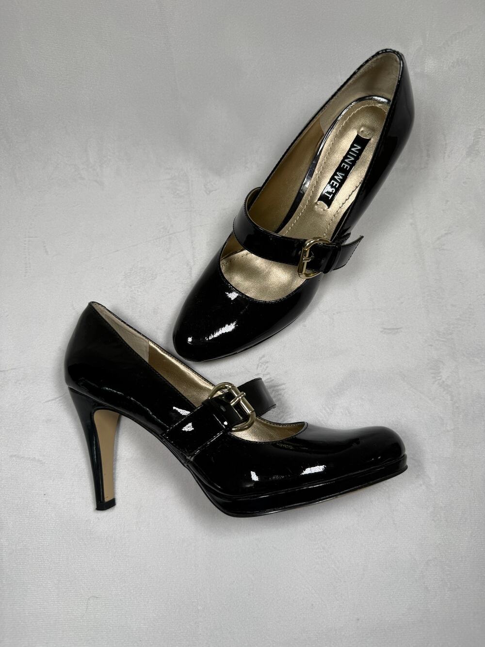 Nine West Mary Jane pump platform patent leather 6.5